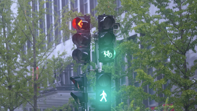 红绿灯城市交通信号灯城市交通北上广过马路