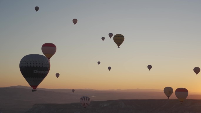 0120高清4k航拍土耳其热气球日出清晨