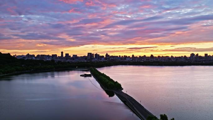 西湖朝霞