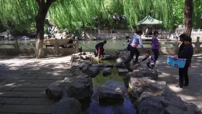 济南的泉黑虎泉济南环城公园游览及水下拍摄