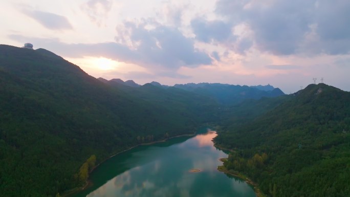 航拍六盘水瑶池黄昏