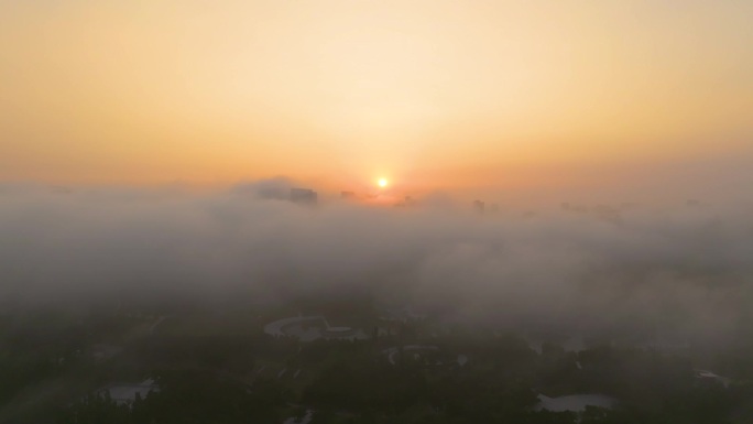 大同御河平流雾日出