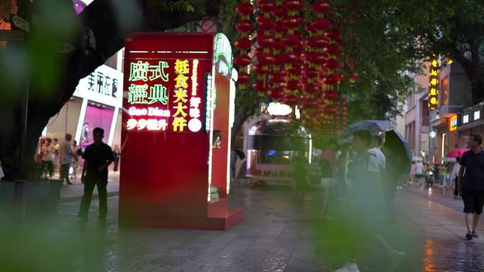 4K实拍，广州北京路步行街周末逛街的市民