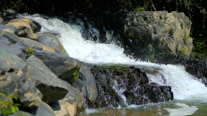溪流自然山水水源溪流山水生态植被酿酒雨