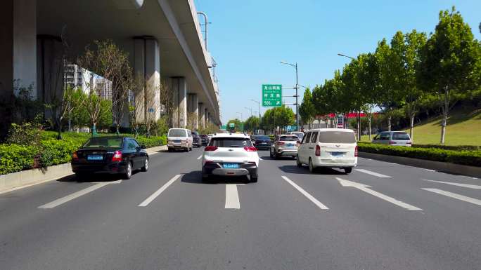 汽车第一视角行驶在南京江北快速大道