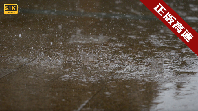 5K-下雨天，雨中漫步，地面上的雨水