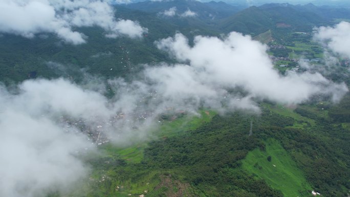 航拍山林云海