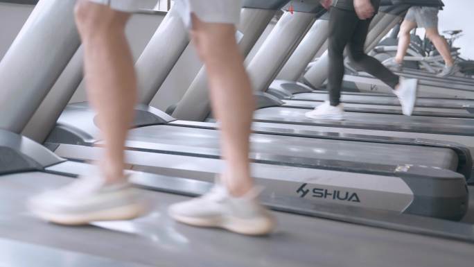 4K室内健身房健身