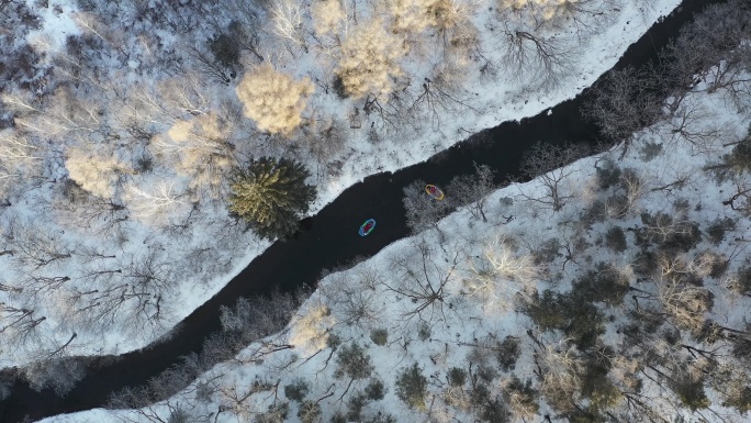 长白山西坡漂流 航拍跟随