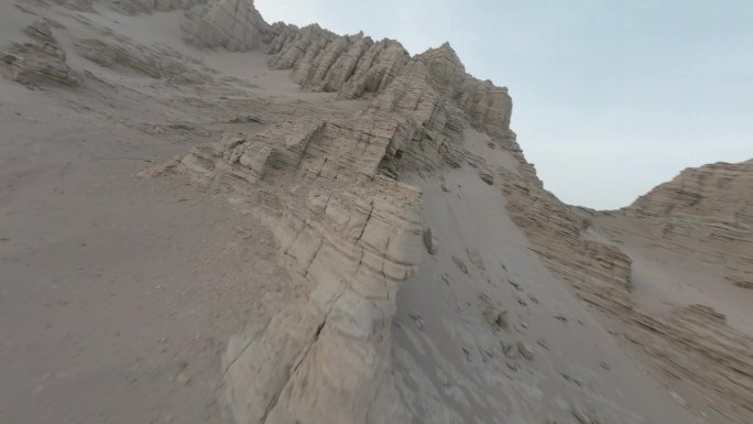 穿越机航拍雅丹地貌大海道无人区风蚀地貌
