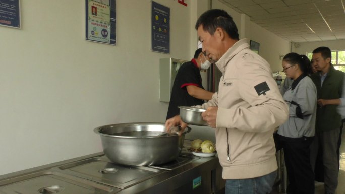 企业集体食堂开饭就餐午餐就餐时间职工食堂