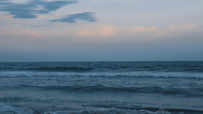 大海涨潮海浪