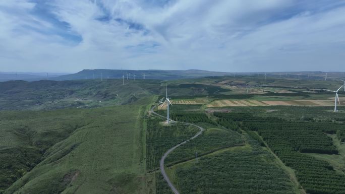 河北张家口草原天路航拍超清风车山间汽车