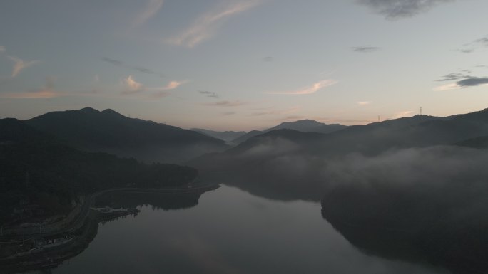 4k 航拍 清晨山水湖面