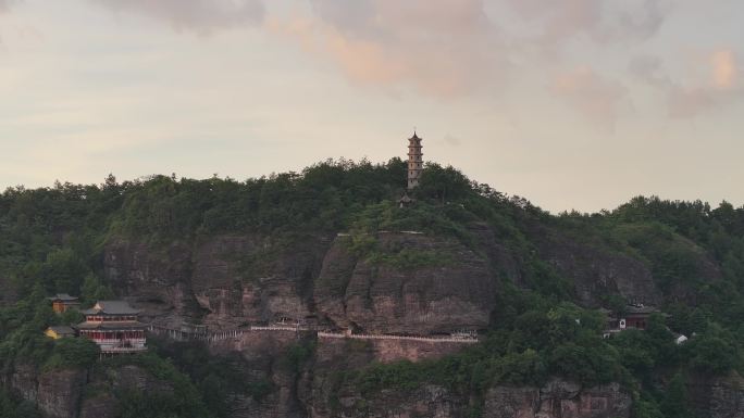 航拍山峰峡谷穿云云海仙侠