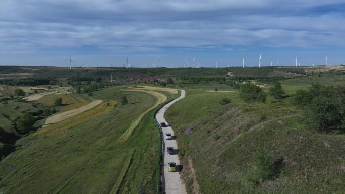 河北张家口草原天路航拍超清风车山间汽车