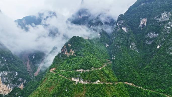 航拍重庆巫山下庄天路云海