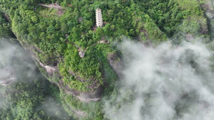 航拍山峰峡谷穿云海仙侠