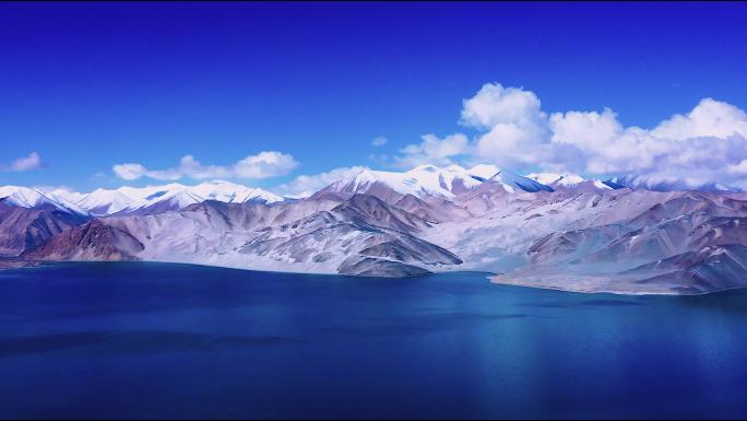 新疆喀什地区白沙山白沙湖移动航拍延时摄影