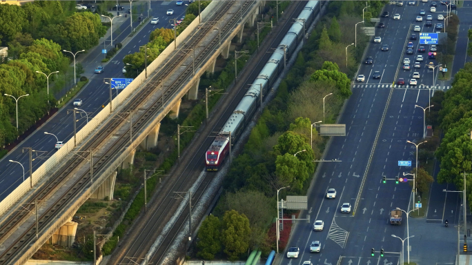 【4K】火车拍摄/火车穿越城市/4K航拍
