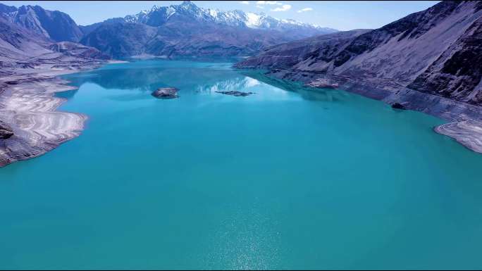 二段新疆喀什塔县班迪尔蓝湖4K航拍视频