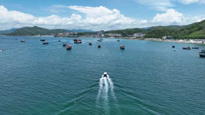 深圳海上的小船