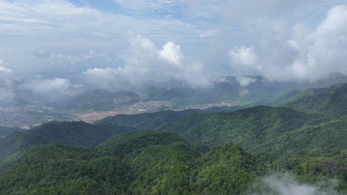 航拍山峰谷穿云云海仙侠