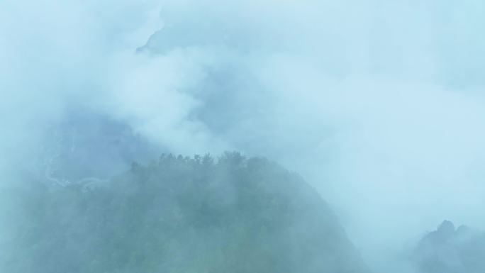 航拍重庆巫山下庄天路云海