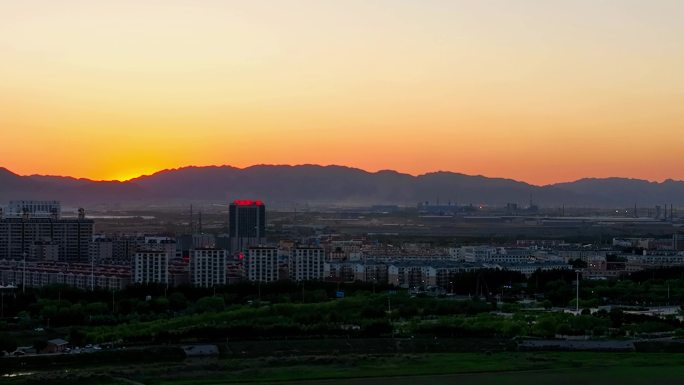 航拍夕阳下的宁夏石嘴山市惠农区城市风光