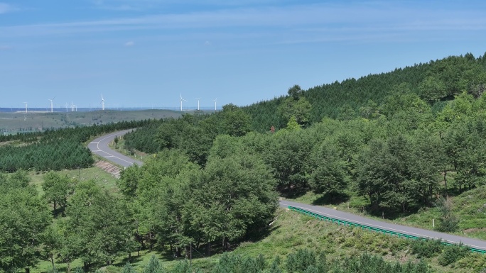 河北张家口草原天路航拍超清风车山间汽车