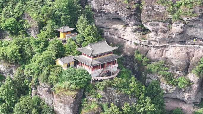 航拍山峰峡谷穿云海仙侠风