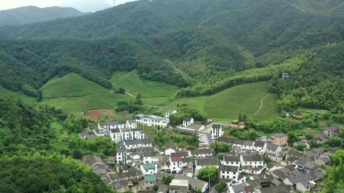 4K坡塘网红村云松全景航拍