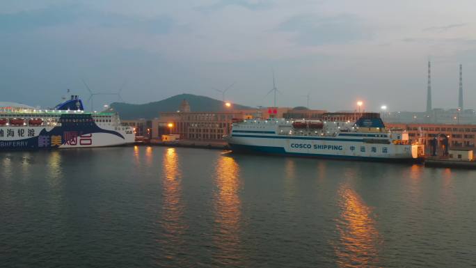 4K航拍游轮轮渡港口开发区滨海路滨海公园