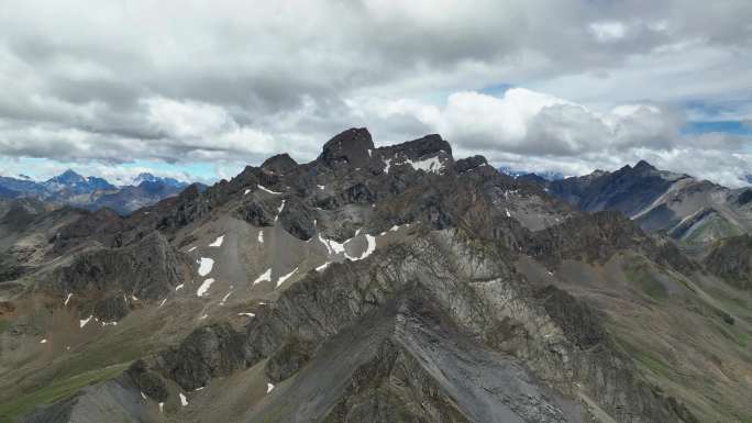 航拍四川阿坝小金大洼梁子火焰峰雪山