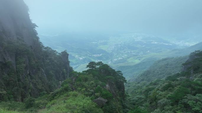 山顶悬崖边航拍山下风景鸟瞰山底