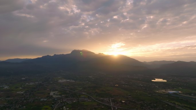 峨眉山日落晚霞