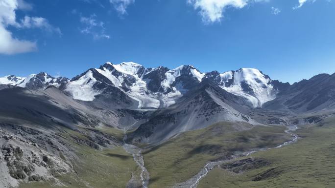 新疆南天山雪山