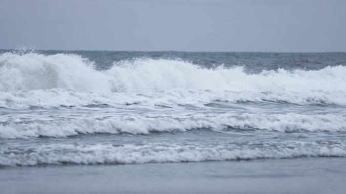 海南台风天汹涌海浪