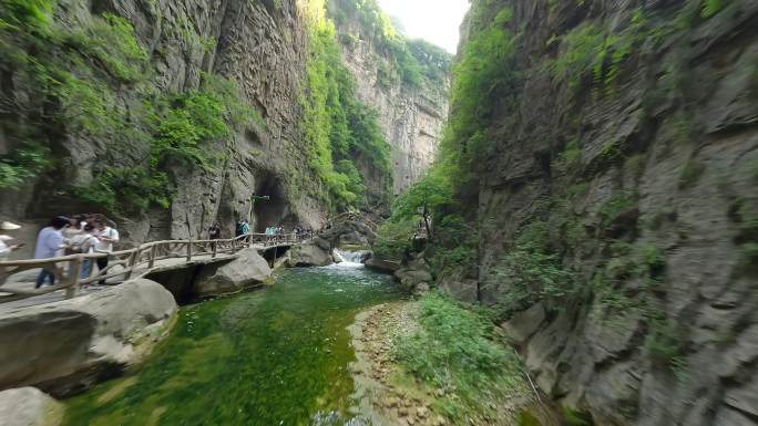 穿越机航拍太行山八泉峡峡谷山水自然景观