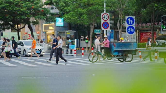 厦门城市人流街道晚高峰路人早十字路口行人