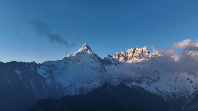 梅里雪山神女峰缅茨姆航拍片段