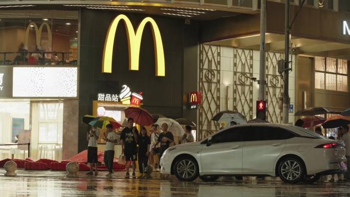夜景人流红绿灯车流北京路广州步行街空镜