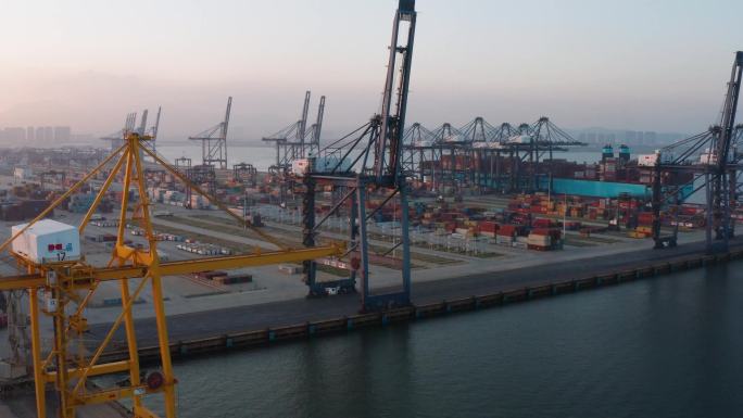 4K航拍大连港双D港物流运输港口进口出口