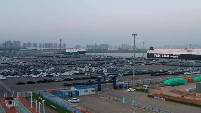 航拍汽车码头港物流运输港口进口出口进出口