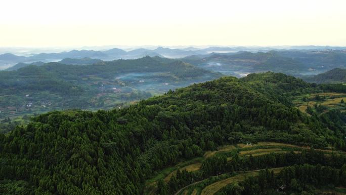 航拍盆地清晨山峦叠嶂