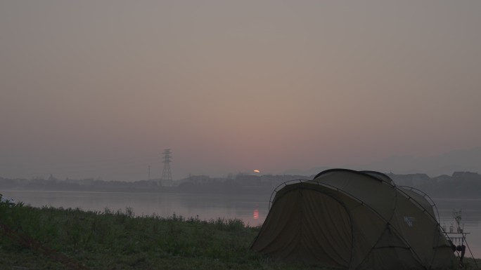 4k实拍露营日出 湖边帐篷