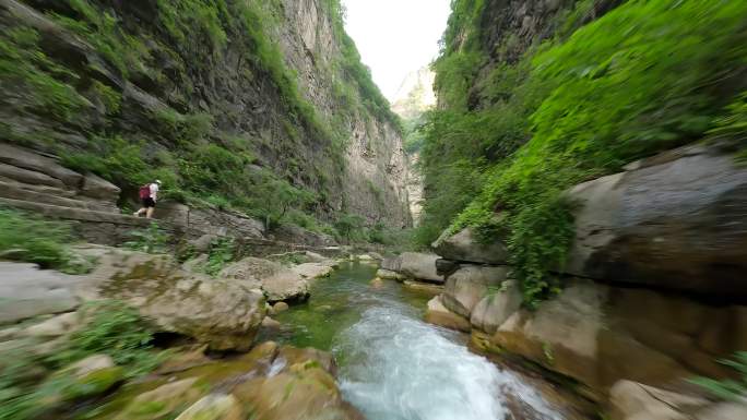 穿越机航拍太行山八泉峡峡谷山水自然景观