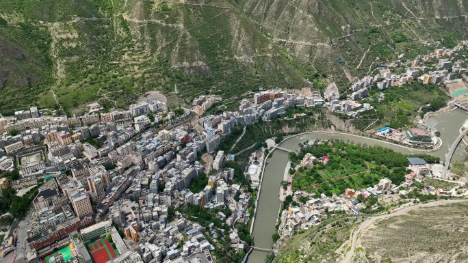 航拍四川阿坝小金县县城城镇风光