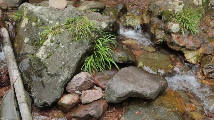 C浙江仙居溪水鹅卵石高清实拍视频