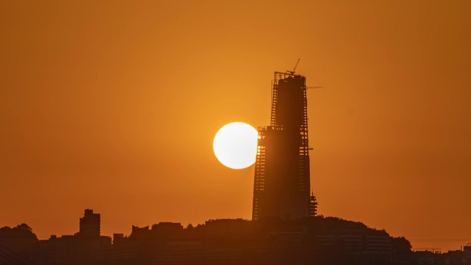 陆海国际 揽胜楼同框日落